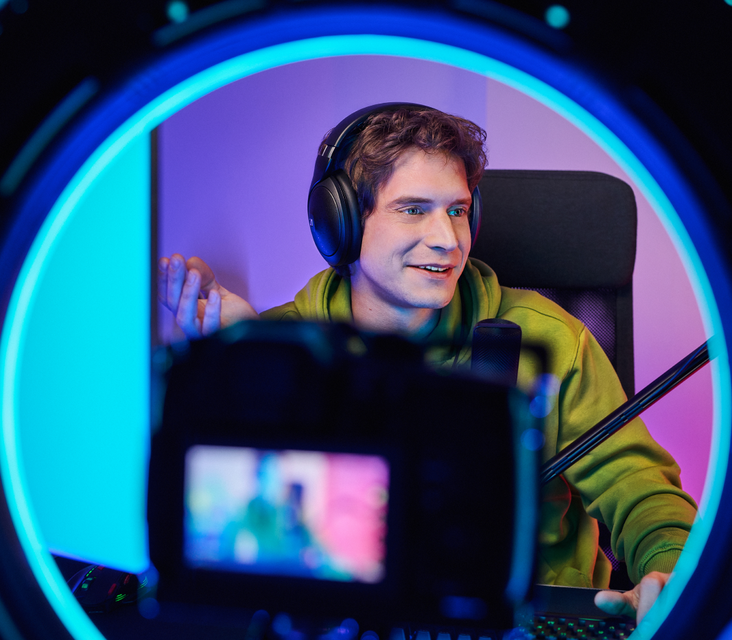 IE_200_Application_Shot_PKF4528_1x1 1-1.png