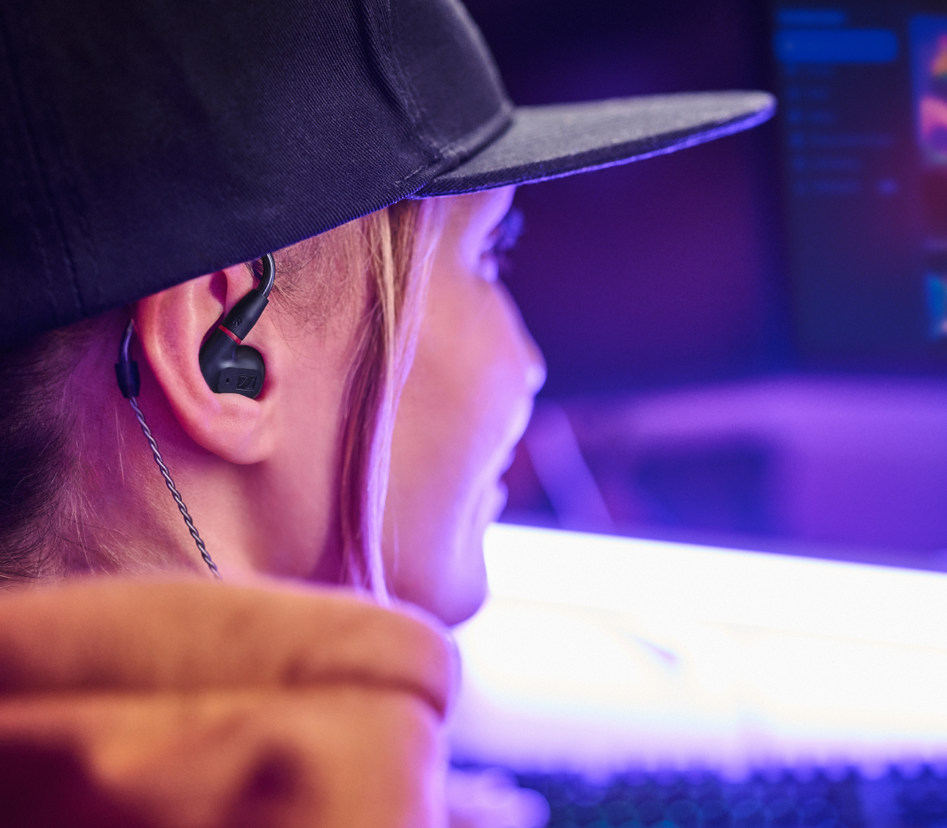 IE_200_Application_Shot_PKF4528_1x1 1.png